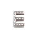 Edelstahl-Mesh-Armband in Silber mit funkelndem Kristall-Buchstaben-E-Anhänger - Platin Buchstabe E