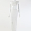 Detailopname van witte geribbelde gebreide set met crop top en lange rok op een mannequin - L / Wit