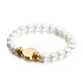 Elegante bracciale di perle bianche con ciondolo a cuore dorato e perle in metallo chic - Colore Oro (KB85260-Z)