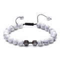 Dettaglio di perle in turchese bianco e ciondolo a manubrio argento con Live Lift - Pino Bianco Naturale Intrecciato