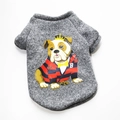 Detailansicht graues Hunde-Sweatshirt mit Bulldoggen-Print, Krone und gestreiftem Shirt - XS / Hellgrau Bulldogge