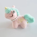 Porte-clés licorne en peluche rose avec collier de perles et crinière vert menthe, vue d'ensemble - Rose / 10cm
