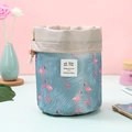 Neceser cilíndrico de tela Oxford azul con estampado de flamencos rosas y cordón - Flamenco Azul
