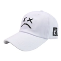 Casquette de baseball en coton blanc avec broderie visage triste et visière courbée - Blanc