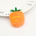 Accessoire carotte en peluche orange avec feuilles vertes pour vêtements et coiffure - Carotte