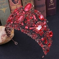 Dettaglio corona barocca di lusso con strass rossi su base in bronzo antico - Rame Antico Pietra Rossa