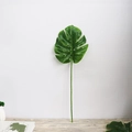 Künstliches Monstera-Blatt in Dunkelgrün für nordische Deko und Blumenarrangements - 65cm Kleines Monstera-Blatt