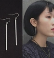 Minimalistische lange Stab-Ohrhänger in Silber-Finish mit glattem geometrischem Design - Lange Stange Haken Stil / Silber