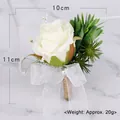 Boutonnière fatta a mano con rosa bianca e dettagli in corda di lino - Boutonniere Bianco Verde