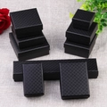 Set schwarzer Schmuckschatullen mit Rautenmuster in verschiedenen Größen für Ringe - 9x9x3cm