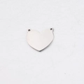 Detalle de un colgante de corazón de acero inoxidable pulido con dos agujeros para joyas DIY - 20.5*19mm / Color Acero