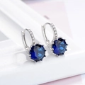 Orecchini in argento con pietra blu zaffiro e dettagli in zirconi scintillanti - Blu scuro