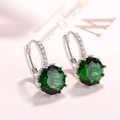 Orecchini a cerchio in argento con zirconi verde smeraldo e pavé di diamanti - Verde