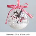 Bola de Navidad transparente 7,5cm con piña, copo de nieve y cinta de cuadros rojos - Estilo Flor de Navidad