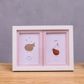 Moderner Doppel-Fotorahmen in weißer Holzoptik für 4x6 Zoll Bilder auf einem Holztisch - Rosa Doppelrahmen-6 Zoll