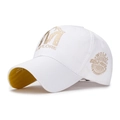 Casquette en coton blanc avec broderie M dorée et dessous de visière jaune contrasté - Réglable / Blanc