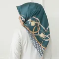 90x90cm donkergroene zijden sjaal met gouden kettingprint gedragen als bawal hijab - #6 Groene Ketting