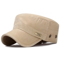 Beigefarbene gewaschene Militär-Flatcap aus Segeltuch mit Metallemblem und Ösen - Beige