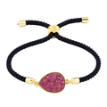 Verstellbares schwarzes Seilarmband mit goldumrahmtem rosa Kristall-Tropfenanhänger - Schwarzes Seil Mehrfarbig