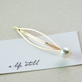 Elegant gold geometric leaf hair clip with a large pearl on a white display card - Waterdrop Pearl (3524)