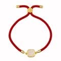 Bracelet tressé rouge avec breloque carrée dorée et finition scintillante druzy - Corde Rouge Blanc Crème