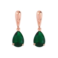 Dettaglio di orecchini in oro rosa con zirconi sfaccettati di colore verde smeraldo - Verde