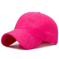 Cappellino sportivo ad asciugatura rapida con fori tagliati al laser in rosa vivace - Regolabile / Rosa Rosso