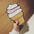 Borsa a tracolla a forma di gelato rosa con trama a rombi trapuntata sul cono - Gelato