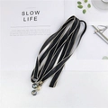 Écharpe fine noire avec pendentifs en cristal gris et embouts métalliques dorés - Noir