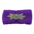 Lila gestricktes Stirnband für Damen mit handgefertigtem Perlenblumen-Design - Lila