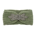 Gestricktes grünes Stirnband mit Strassblatt-Verzierung für winterlichen Ohrenschutz - Essiggürkchengrün