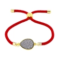 Bracelet ajustable en corde tressée rouge avec pendentif larme doré et cristaux gris - Corde Rouge Gris