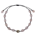 Collar artesanal de conchas blancas naturales con una concha central de metal dorado - Collar / Negro - Collar de Concha