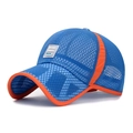 Berretto da baseball in mesh blu e arancione con etichetta sportiva su tessuto traspirante - Regolabile per Bambini / Celeste