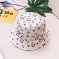 Pastorale kinder vissershoed met bloemenprint en houten knoop in crème wit katoen materiaal - S / Kleine Bloemetjes (Beige)
