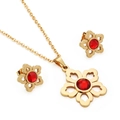 Set di gioielli a fiore dorato con collana in cristallo rosso e orecchini a lobo - Stile Fiore Dorato (KS110250-K) / Oro