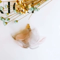Detail von Chiffon-Blumen-Quasten mit Goldkappe für DIY-Schmuck in Rosa-Verlauf - Grau und Rosa