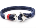 Detail van zilveren ankersluiting met marineblauw nylontouw en rood-witte accentdraden - 23CM / Marineblauw