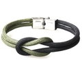 Detail van legergroene en zwarte paracord gevlochten armband met roestvrijstalen sluiting - Legergroen + Zwart