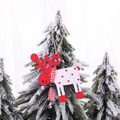 Addobbo natalizio a renna in legno rosso e bianco con cuore su un ramo innevato - Ciondolo Renna Bianca / Bianco