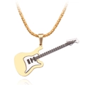 Detailaufnahme des goldenen Geigenanhängers mit silbernen Akzenten und runder Gliederkette - XL1847 Gold und Silber E-Gitarre