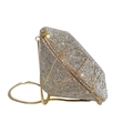 Dettaglio della borsa da sera a forma di diamante con cristalli argento e catena dorata - Oro