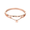 Dettaglio del bracciale a doppio strato in oro rosa con numeri romani e ciondolo - Oro Rosa (03 Oro Rosa 1887)