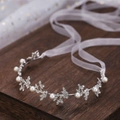 Diadema nupcial con hojas de aleación y perlas en caja de madera vintage con cintas - Plateado
