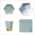 Set piatti esagonali blu e oro con tovaglioli a righe per decorazione tavola per feste - 1 confezione per ogni stile