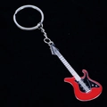 Llavero de guitarra eléctrica roja en metal sobre fondo negro, vista diagonal - Rojo