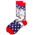 Detailaufnahme von Crew-Socken mit Astronauten-Motiven und USA-Flaggen-Sternenmuster - Weltraum