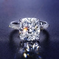 Lussuoso anello in moissanite taglio cushion in rame argentato con pavé di diamanti - US 6 / Bianco Argento (KYRA0736)