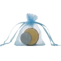 Blue organza drawstring pouch for jewelry packaging with round metal tokens inside - 5x7cm / Sky Blue