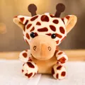 Simpatico portachiavi a forma di giraffa in peluche morbido giallo con macchie marroni - Cervo Seduto / 12-15cm
